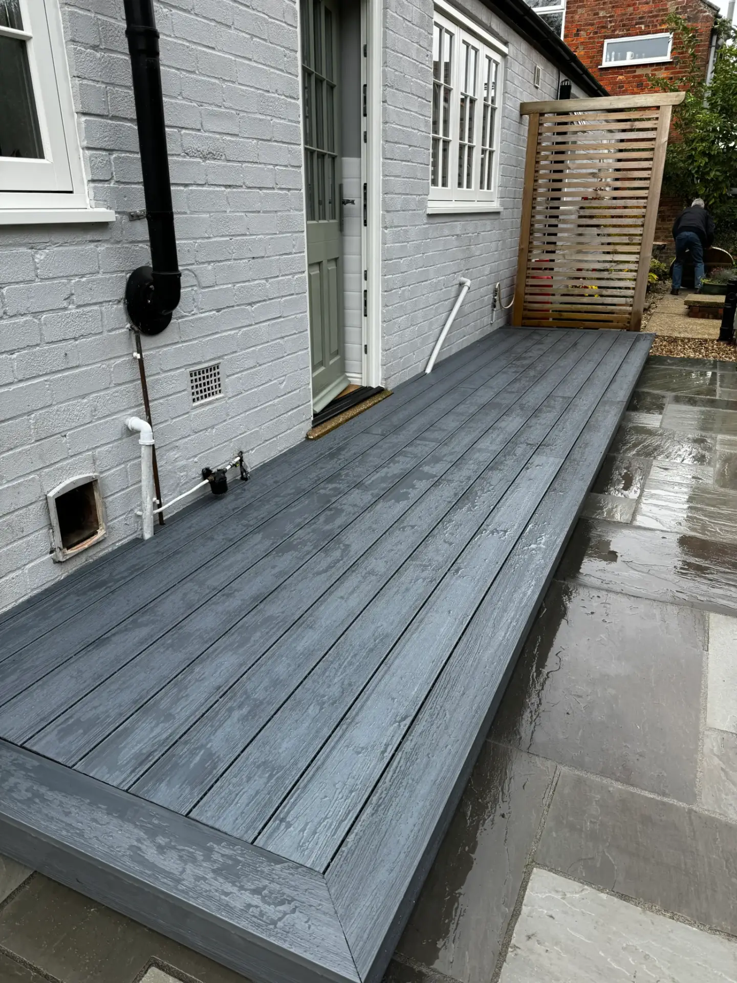 Grey composite decking installation in Lincoln by garden landscapers in Lincoln. Featuring clean lines and modern garden design